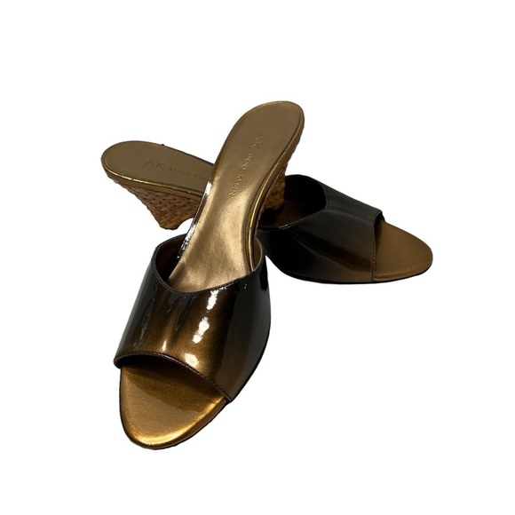 AK ANNE KLEIN Akhoola Patent Leather Wicker Wedge Slide Sandals Size 7.5 - Picture 1 of 16